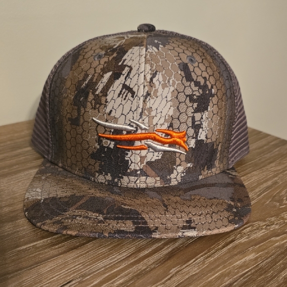 Camo Patterned Hat with Orange Logo - Picture 1 of 5